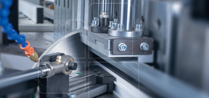 How do you cut aluminum cleanly?